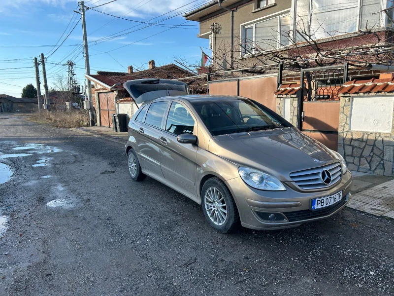 Mercedes-Benz B 180, снимка 2 - Автомобили и джипове - 48551558