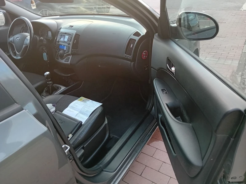 Hyundai I30 1.6i 126kc G4FC , снимка 15 - Автомобили и джипове - 53137900