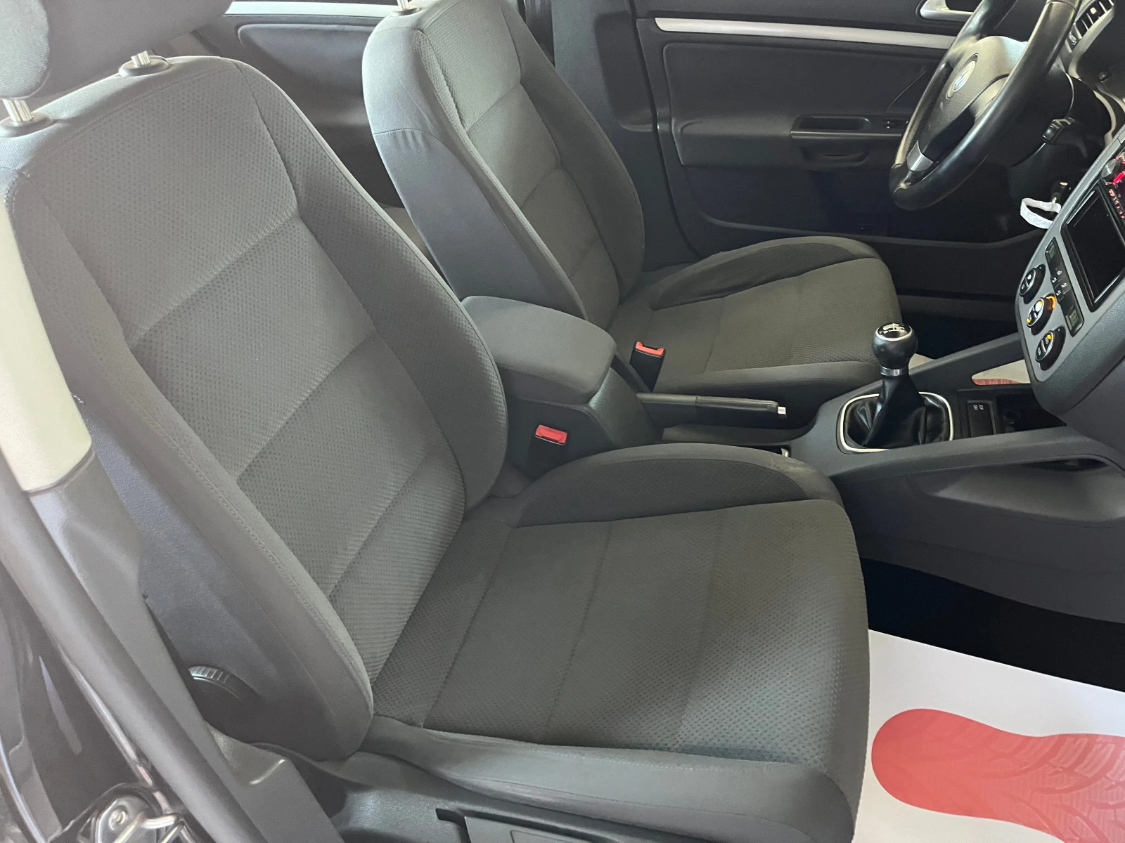 VW Golf 1.6 i 115k.c - изображение 8