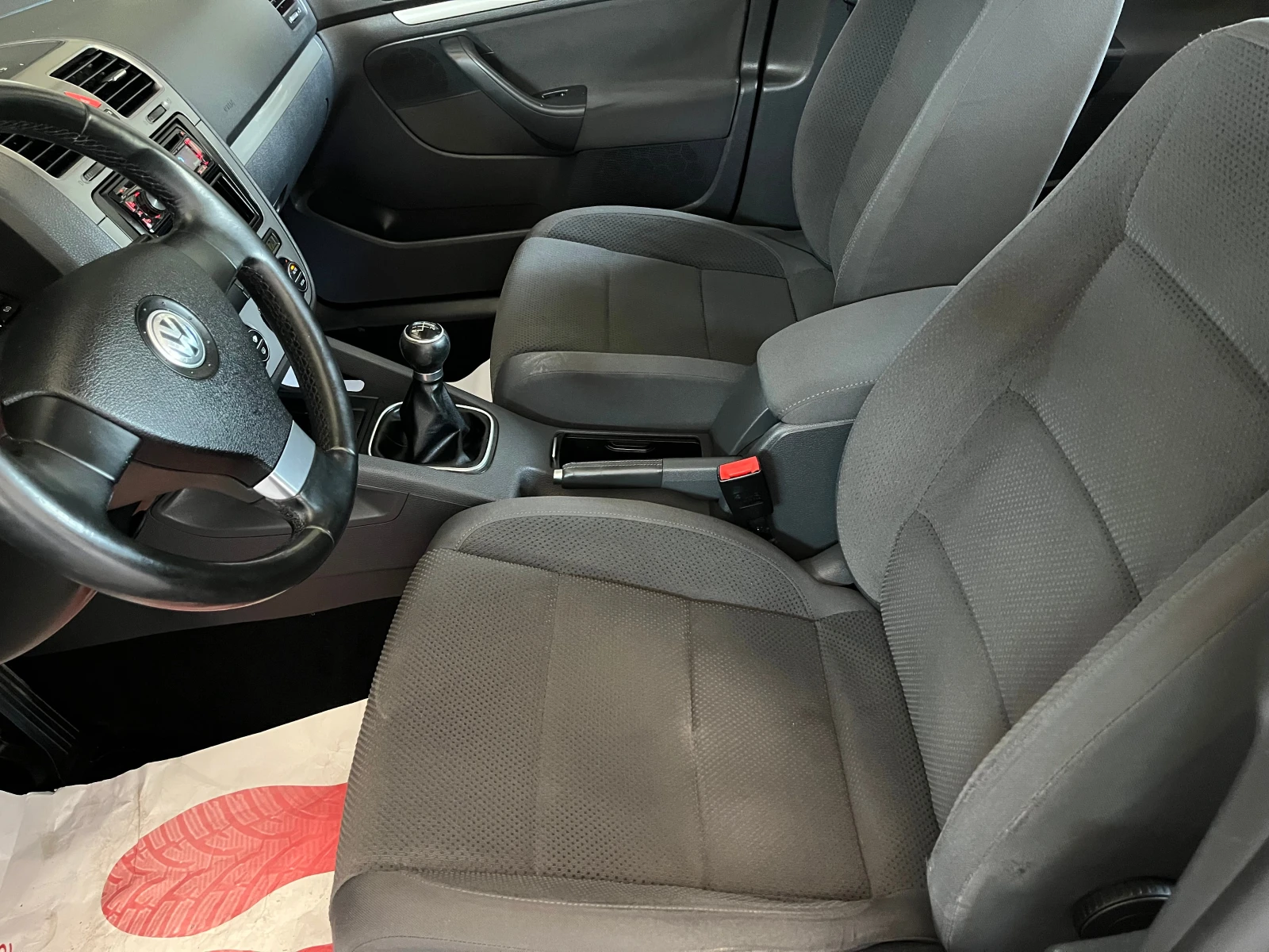 VW Golf 1.6 i 115k.c - изображение 7