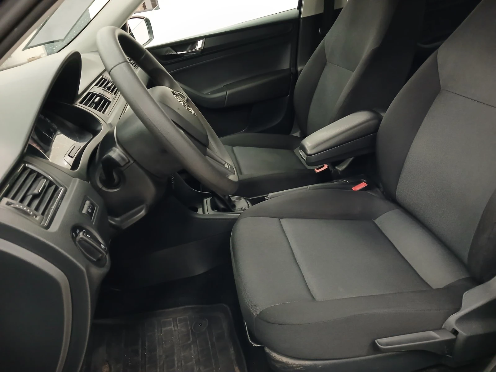 Skoda Rapid 1.0 TSI 95 к.с. - изображение 6