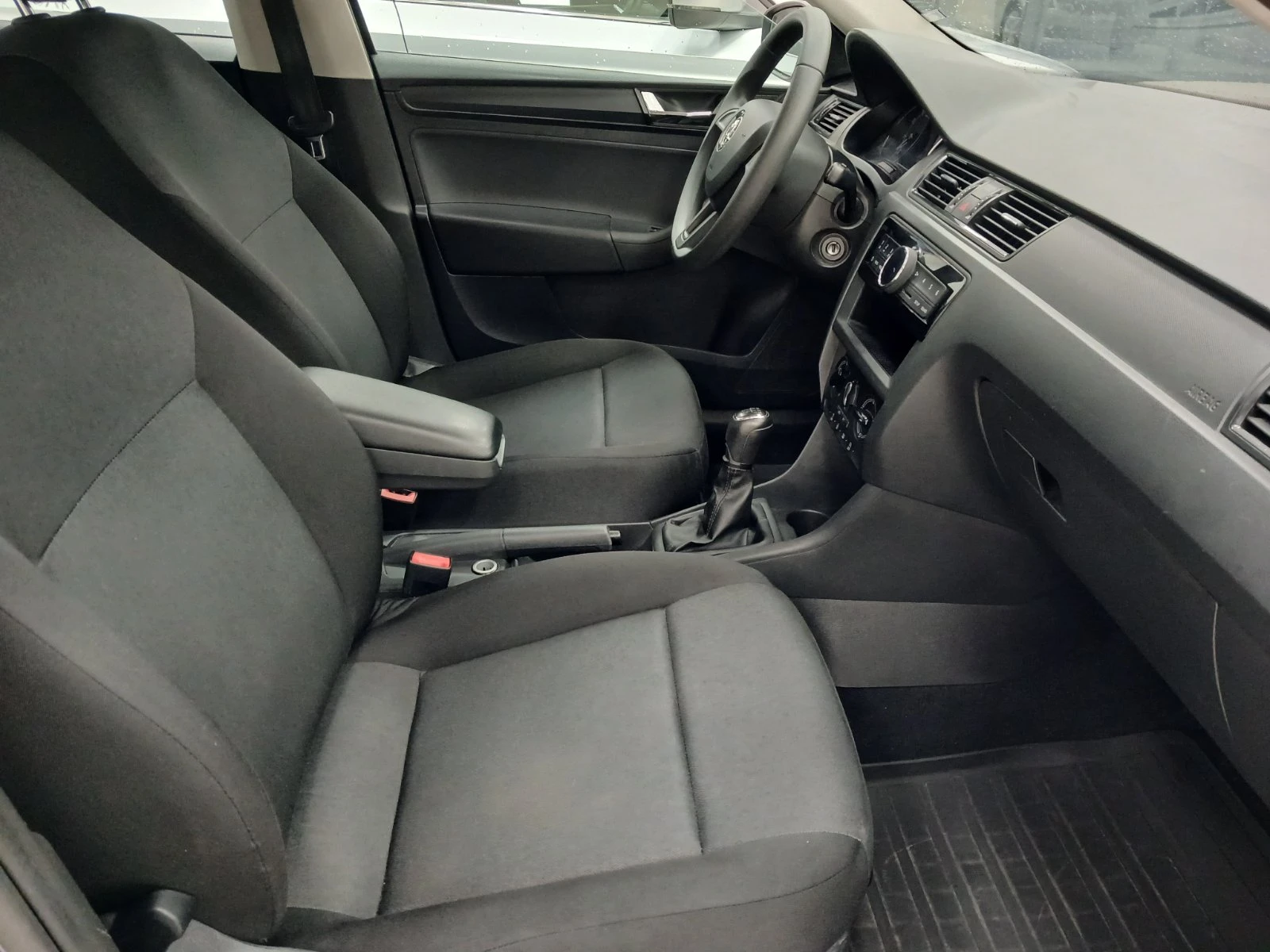 Skoda Rapid 1.0 TSI 95 к.с. - изображение 7