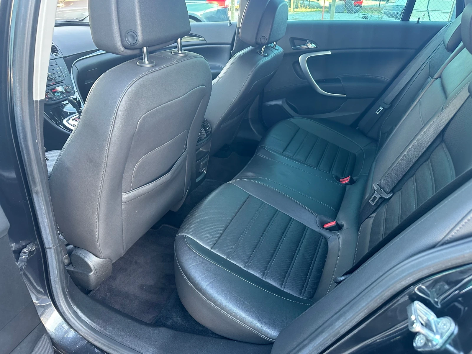 Opel Insignia 2.0T 4x4 FULL OPTION - изображение 6