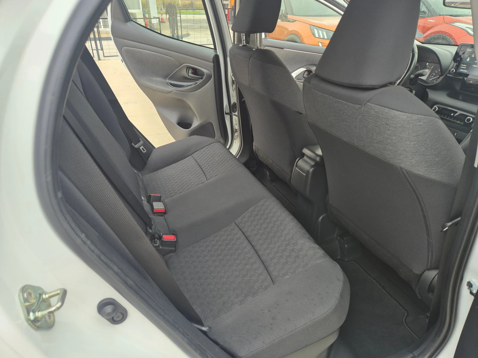 Toyota Yaris КАМЕРА 1, 5 Hybrid А/Т в Гаранция - изображение 10