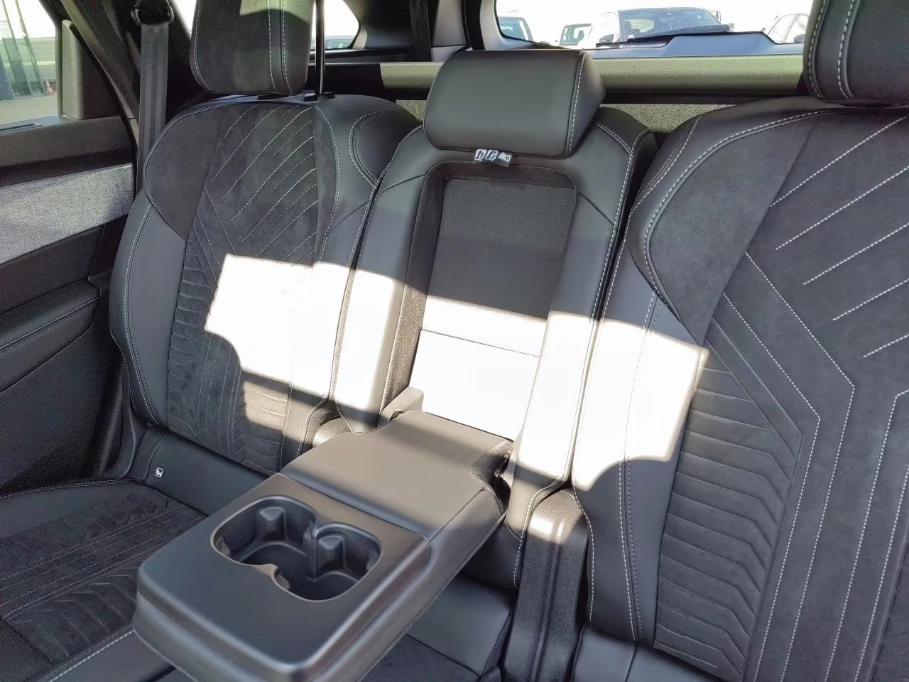 Peugeot 5008 1.2MHEV/145HP/GT-LINE/7S/MASSAGE/AHK/360/MEMO/219q, снимка 16 - Автомобили и джипове - 54332105