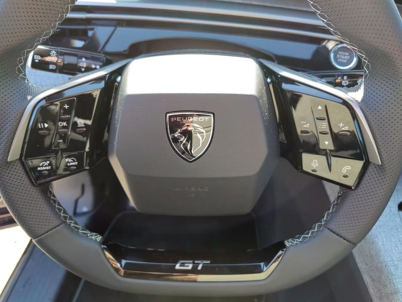 Peugeot 5008 1.2MHEV/145HP/GT-LINE/7S/MASSAGE/AHK/360/MEMO/219q, снимка 9 - Автомобили и джипове - 54332105
