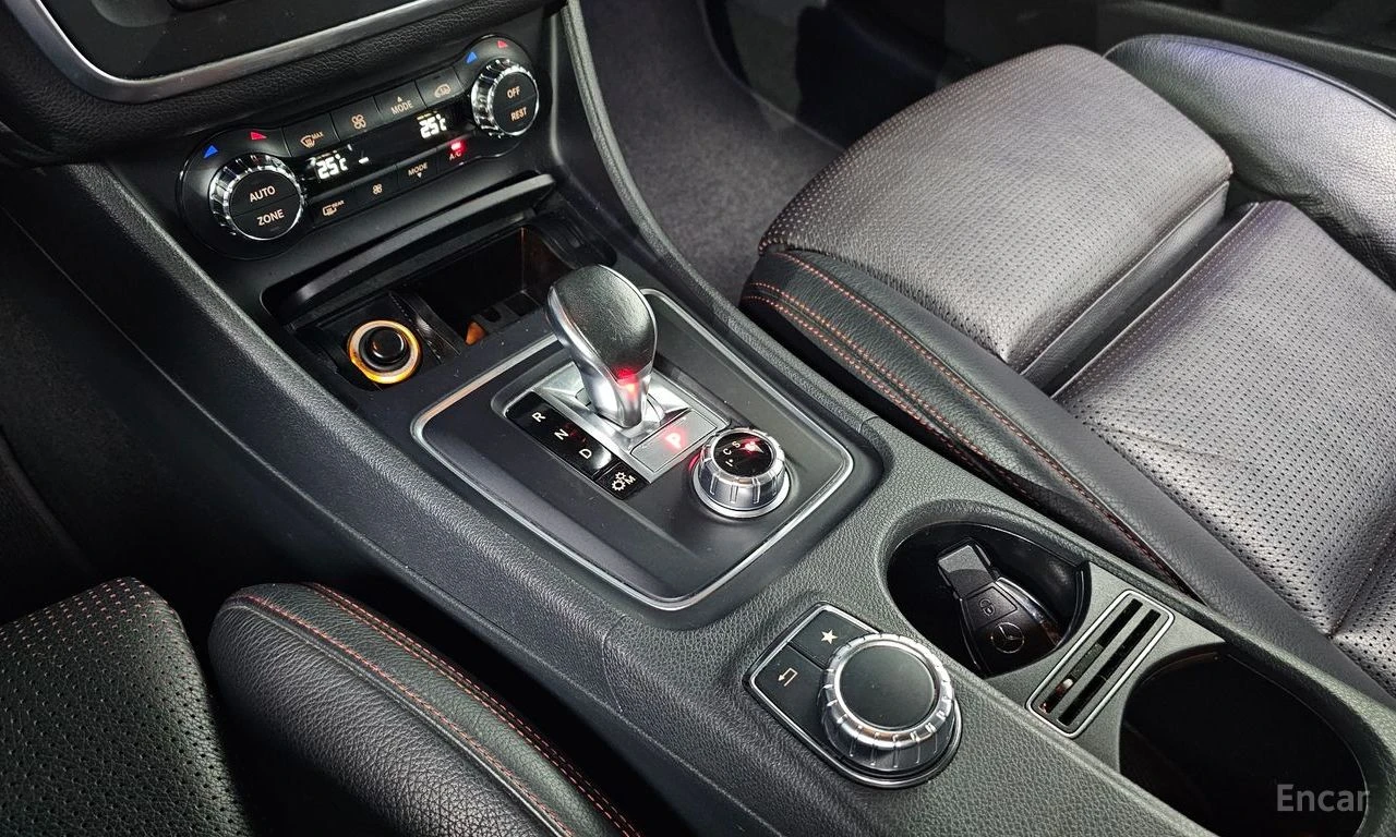 Mercedes-Benz CLA 45 AMG 4MATIC* , снимка 11 - Автомобили и джипове - 54627566