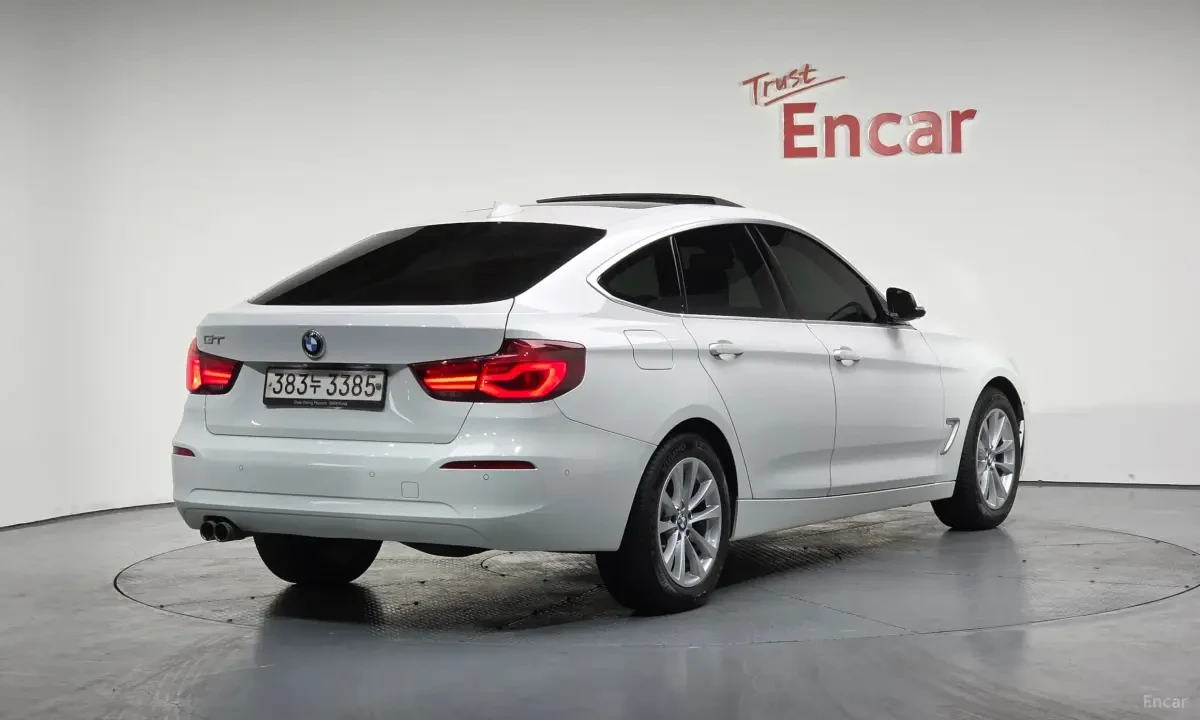 BMW 320 GT / Navi / Camera, снимка 2 - Автомобили и джипове - 54647730