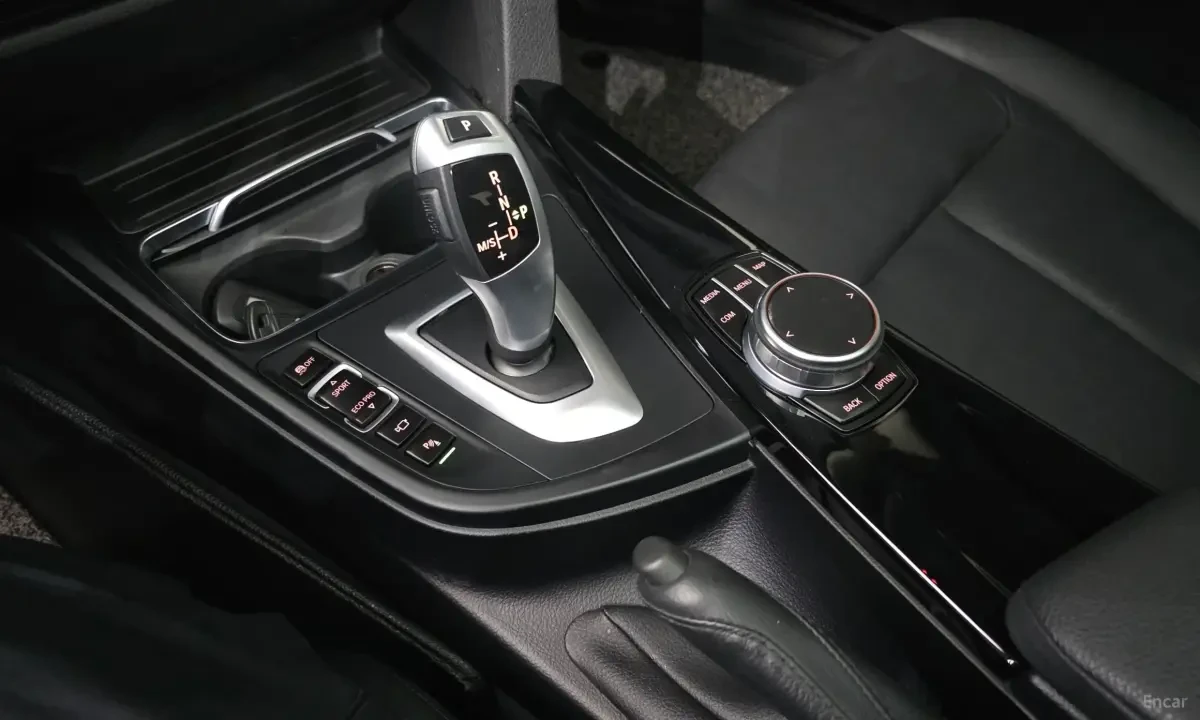 BMW 320 GT / Navi / Camera, снимка 8 - Автомобили и джипове - 54647730