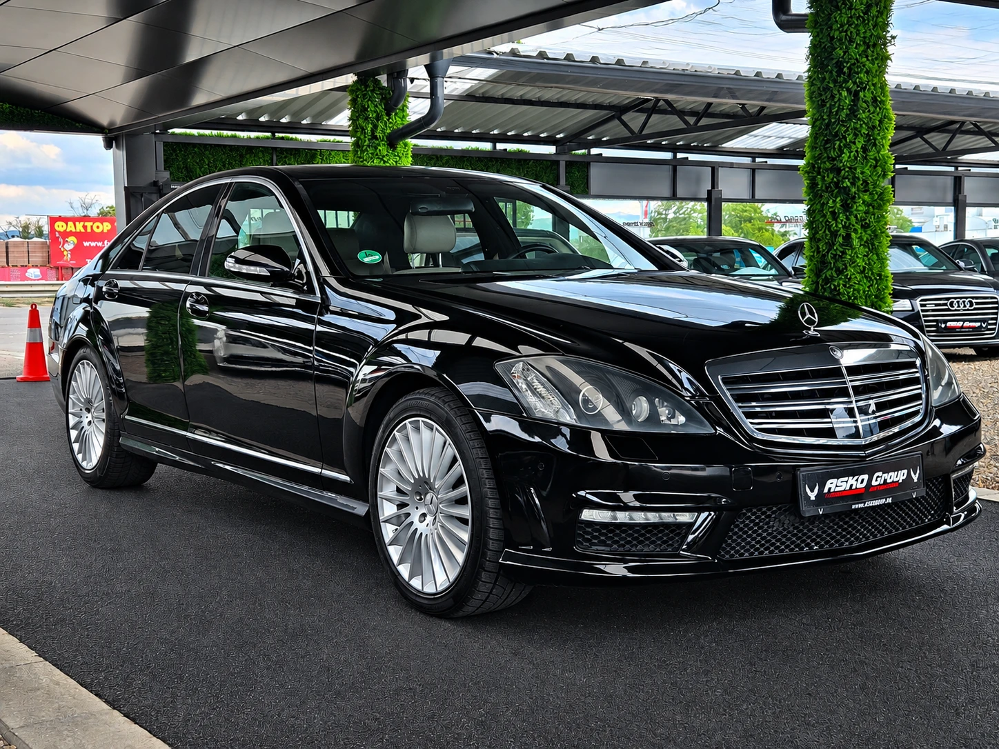 Mercedes-Benz S 320 AMG/BLACK EDITION/ПОДГРЕВ/МЕМОRY/AUTO HOLD/AIRMATI, снимка 3 - Автомобили и джипове - 55406459