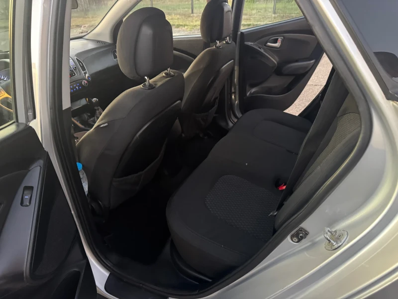 Hyundai IX35 2.0CRDI 4WD , снимка 10 - Автомобили и джипове - 51784153