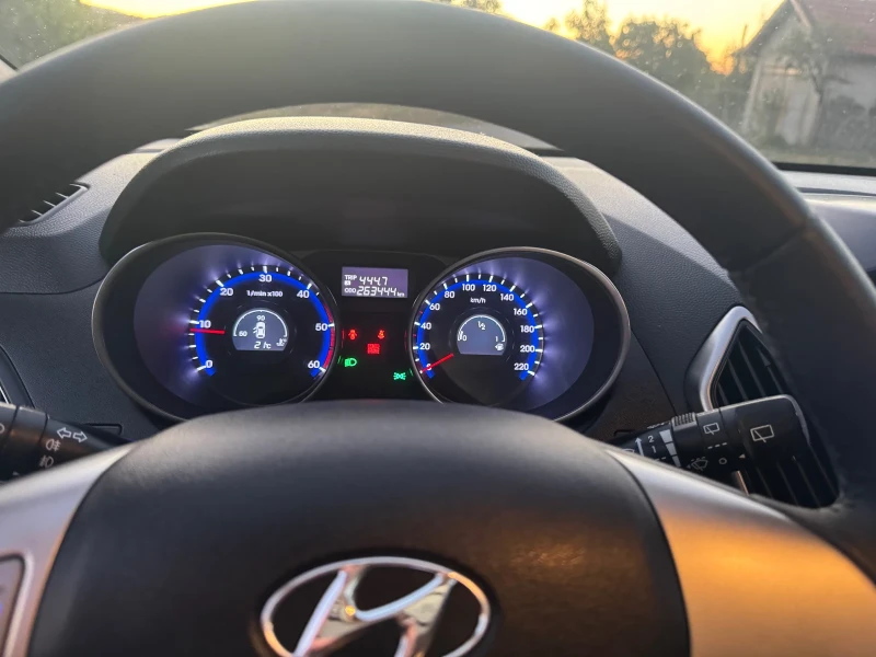 Hyundai IX35 2.0CRDI 4WD , снимка 12 - Автомобили и джипове - 51784153