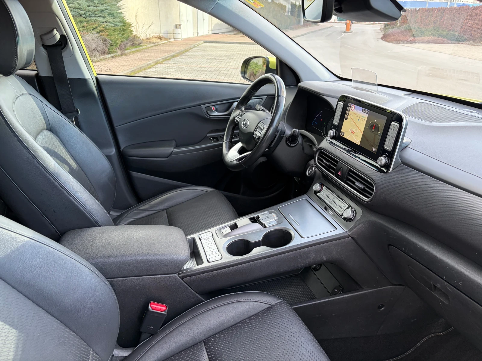 Hyundai Kona PREMIUM 64kw 204pc TERMOPOMPA!!! SOH 99% FUL!!!, снимка 6 - Автомобили и джипове - 53729216
