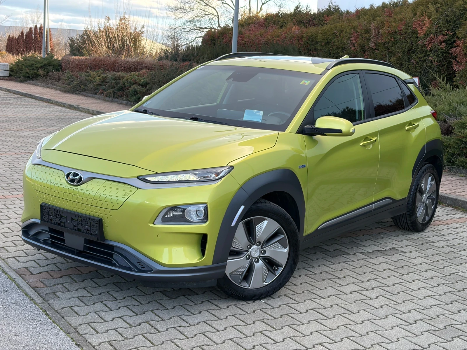 Hyundai Kona PREMIUM 64kw 204pc TERMOPOMPA!!! SOH 99% FUL!!!, снимка 2 - Автомобили и джипове - 53729216
