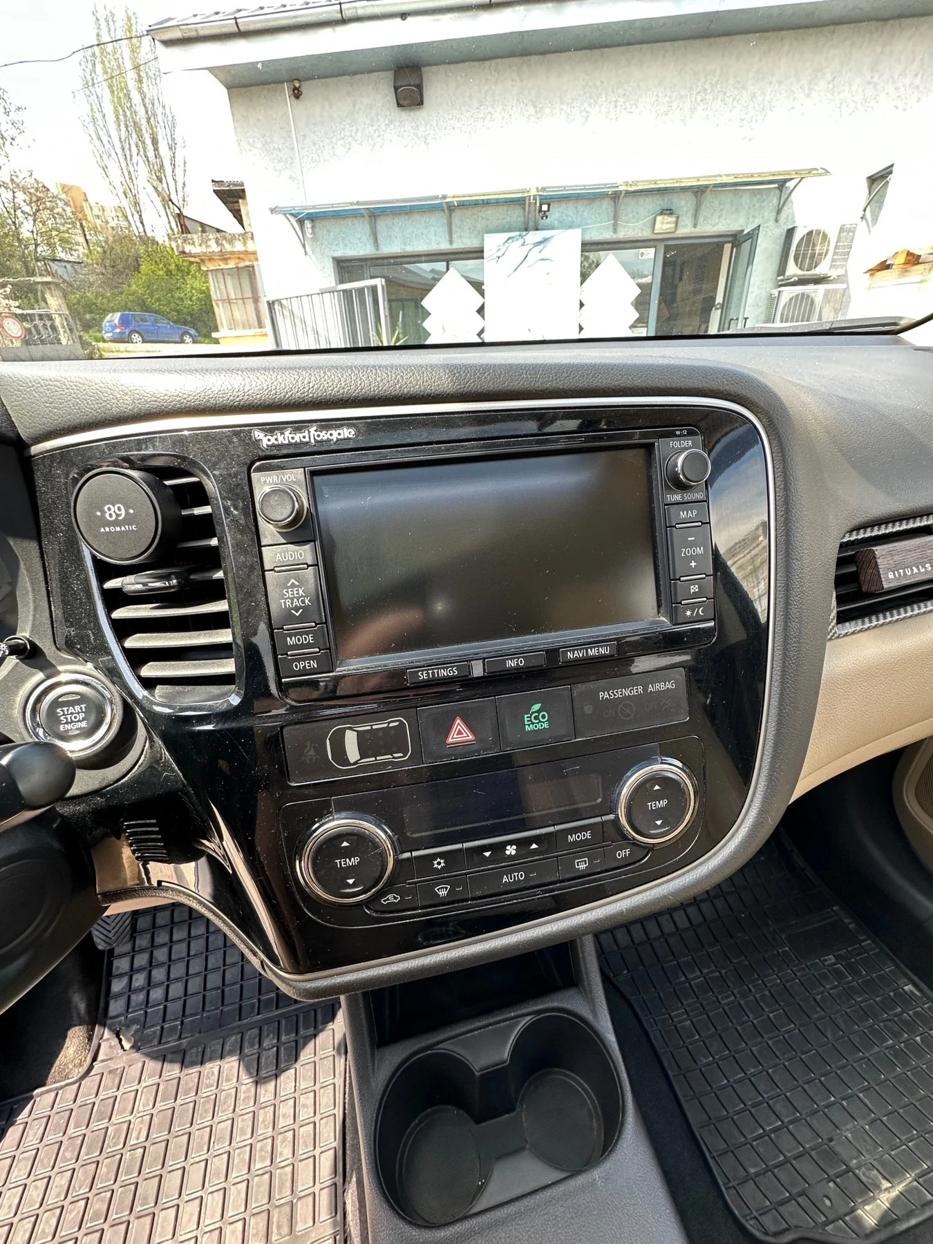 Mitsubishi Outlander 2.2Di-D, снимка 8 - Автомобили и джипове - 55887855