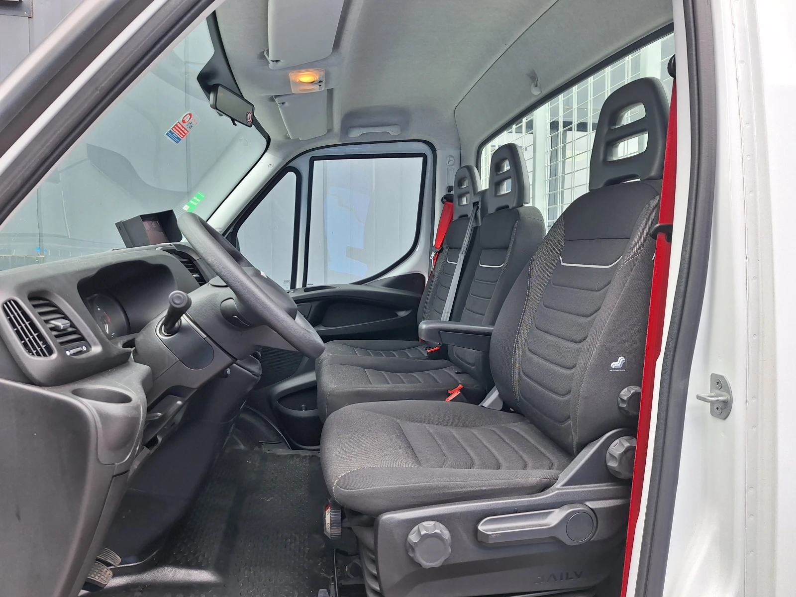 Iveco Daily, снимка 8 - Бусове и автобуси - 54027914