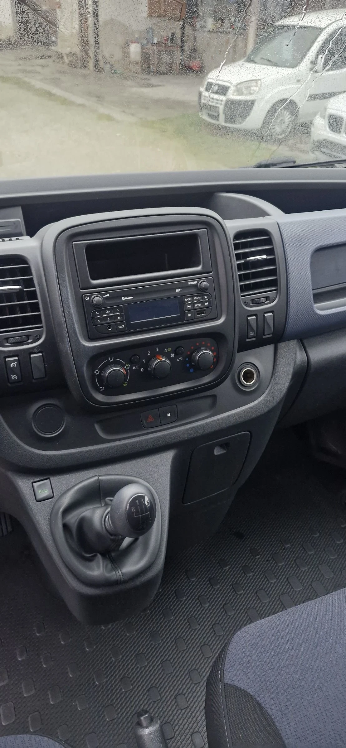 Opel Vivaro 1.6CDTI, снимка 9 - Бусове и автобуси - 54065724