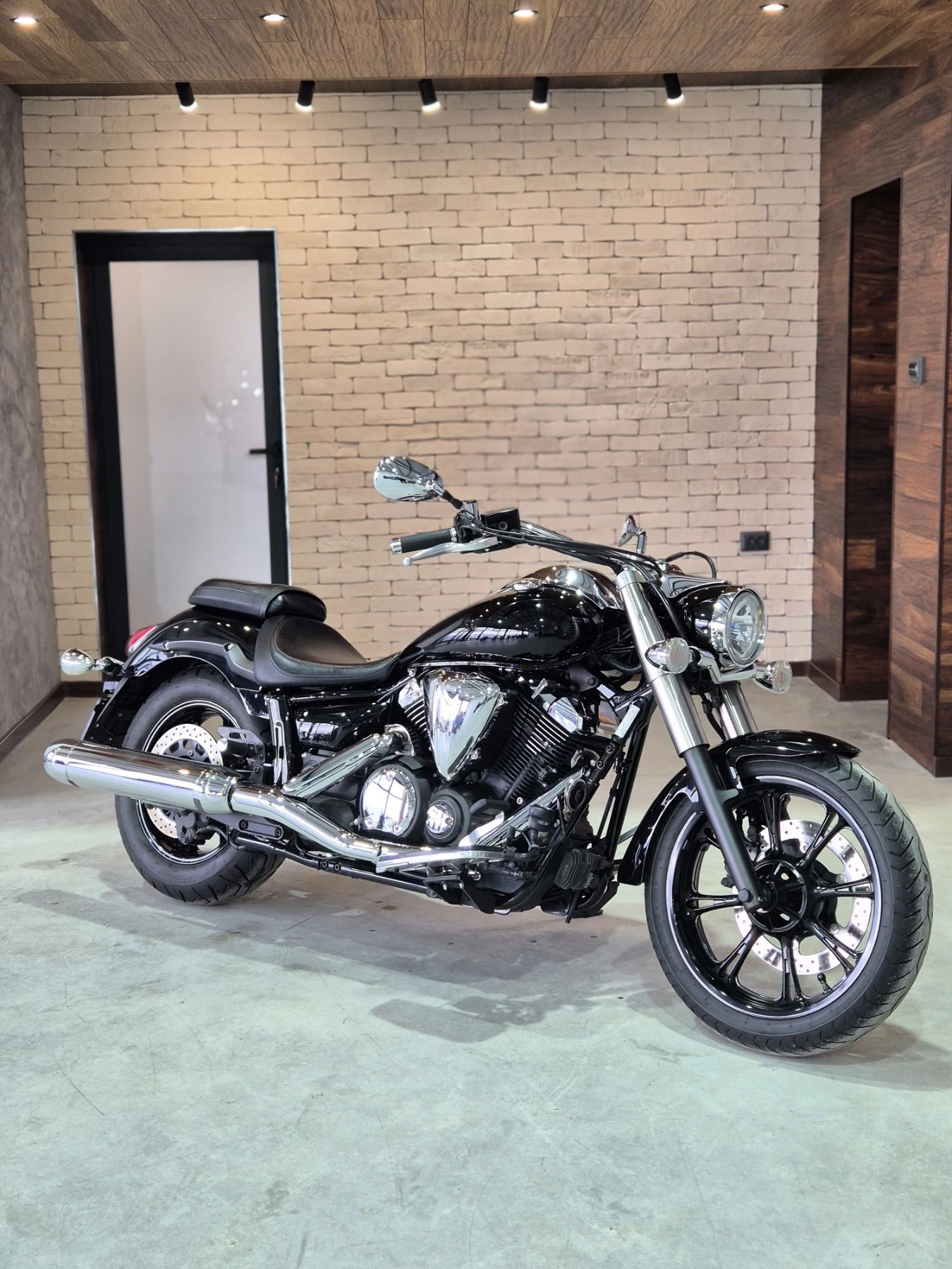 Yamaha Xvs 950 Midnight Star 14000км!!! Нов внос ШВЕЙЦАРИЯ!!!