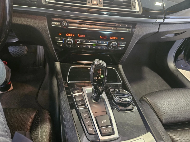 BMW 750 M-paket  Night Vision, снимка 16 - Автомобили и джипове - 48881262