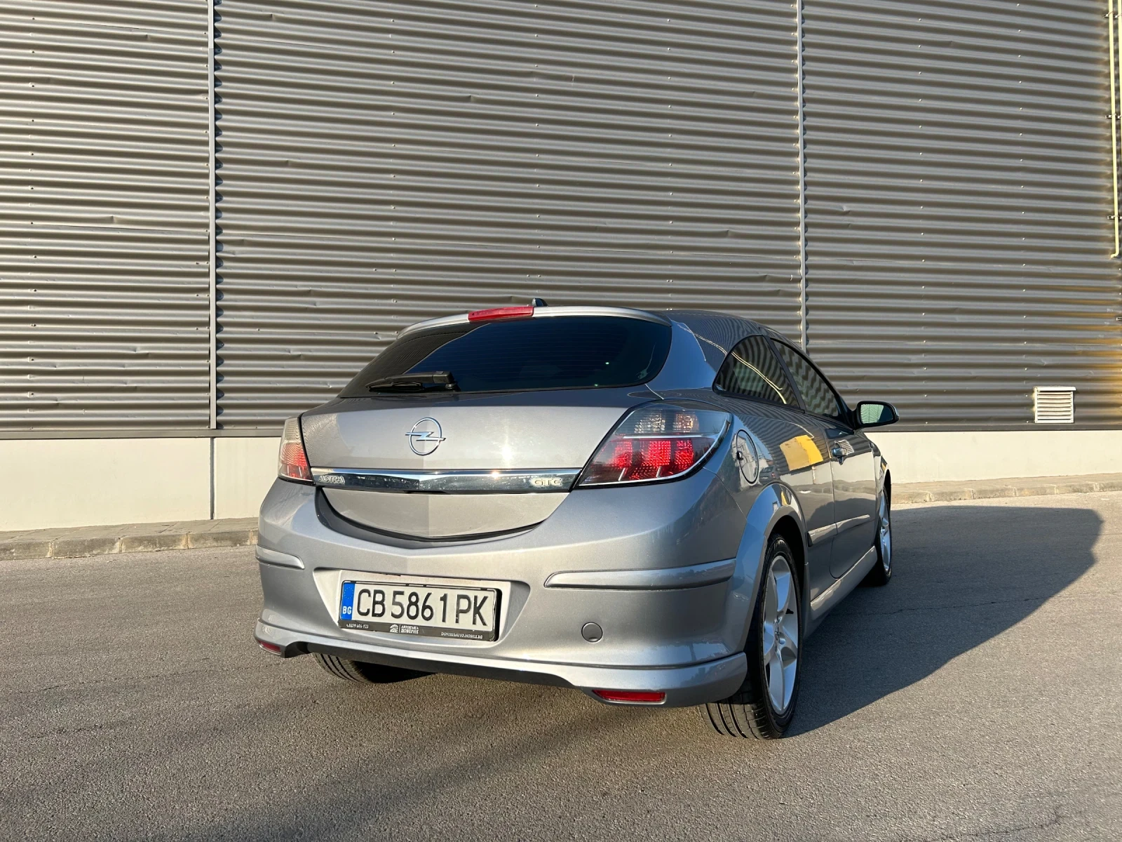 Opel Astra GTC OPC Line - изображение 7