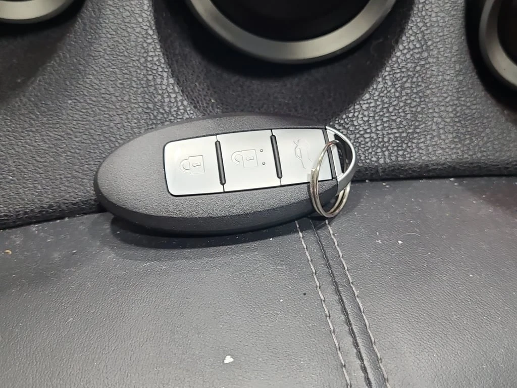 Nissan 370Z * MT * CARFAX * БЕЗ ПЪРВОНАЧАЛНА ВНОСКА - изображение 8