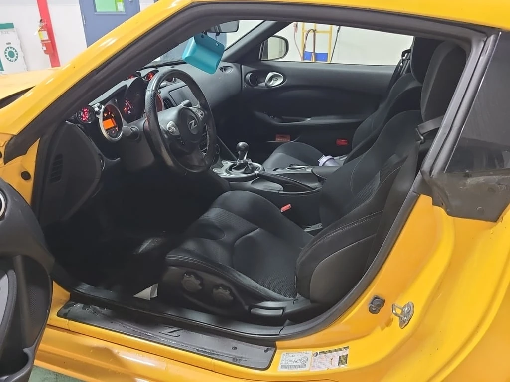 Nissan 370Z * MT * CARFAX * БЕЗ ПЪРВОНАЧАЛНА ВНОСКА - изображение 5