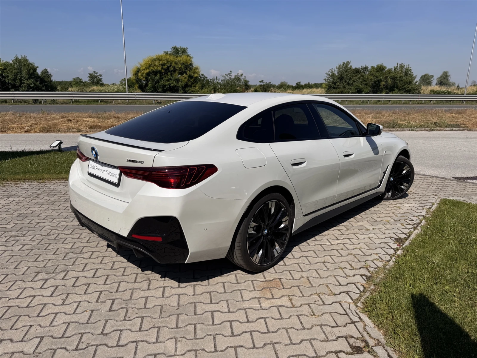BMW i4 xDrive40 Gran Coupe, снимка 2 - Автомобили и джипове - 54868058