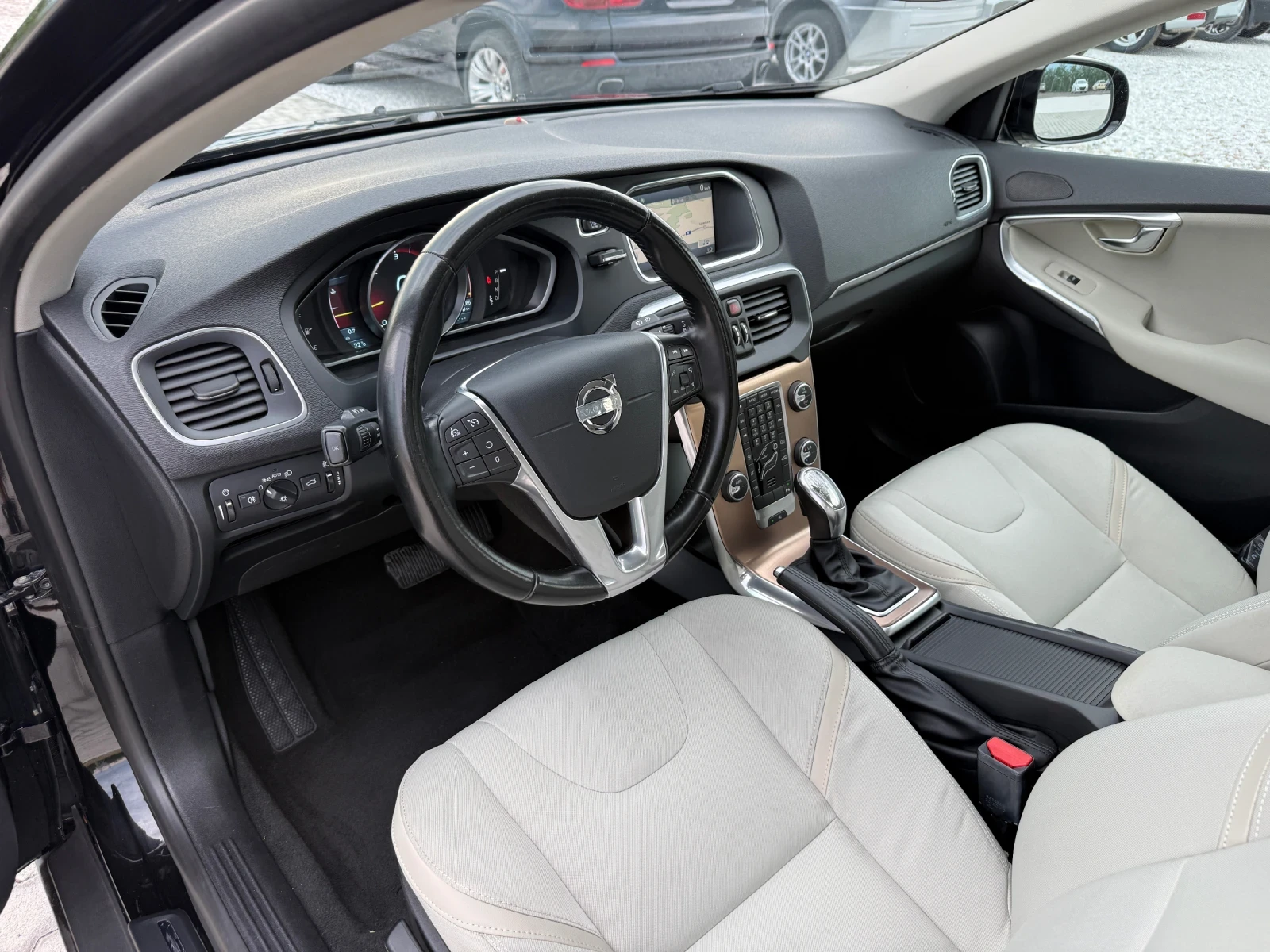 Volvo V40 Cross Country 2.0D NAVI CAMERA , снимка 10 - Автомобили и джипове - 55017153