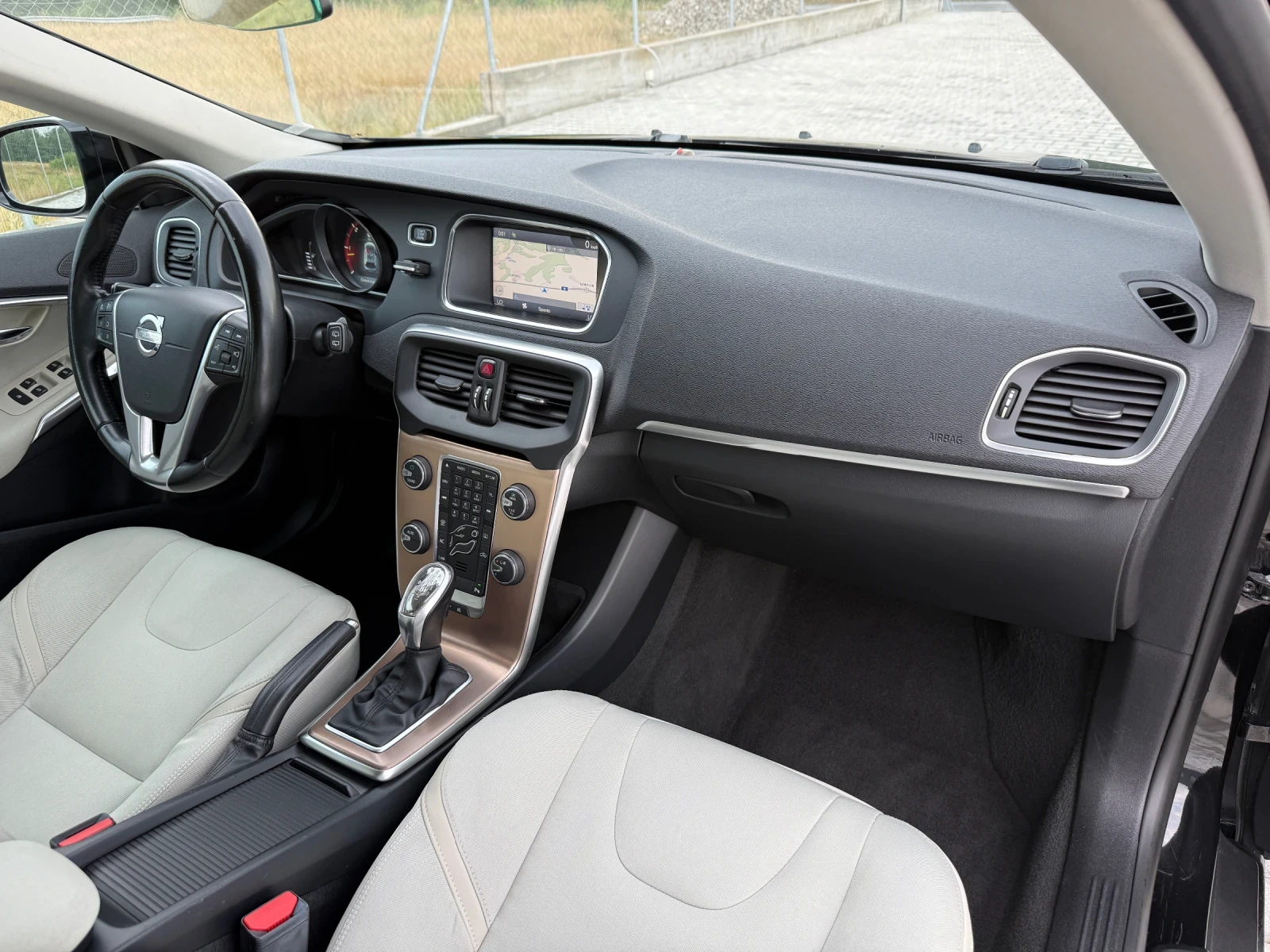 Volvo V40 Cross Country 2.0D NAVI CAMERA , снимка 13 - Автомобили и джипове - 55017153