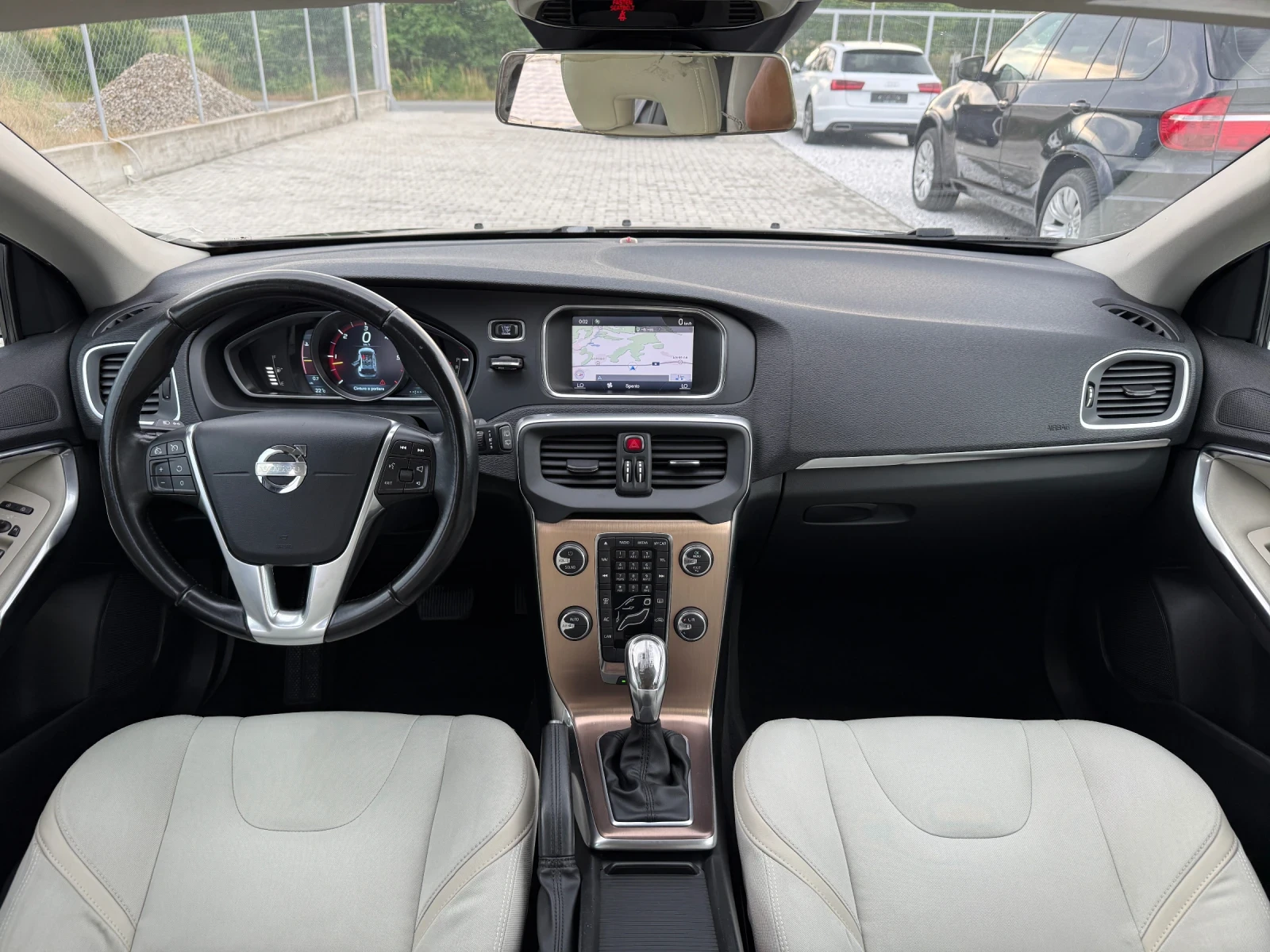 Volvo V40 Cross Country 2.0D NAVI CAMERA , снимка 15 - Автомобили и джипове - 55017153