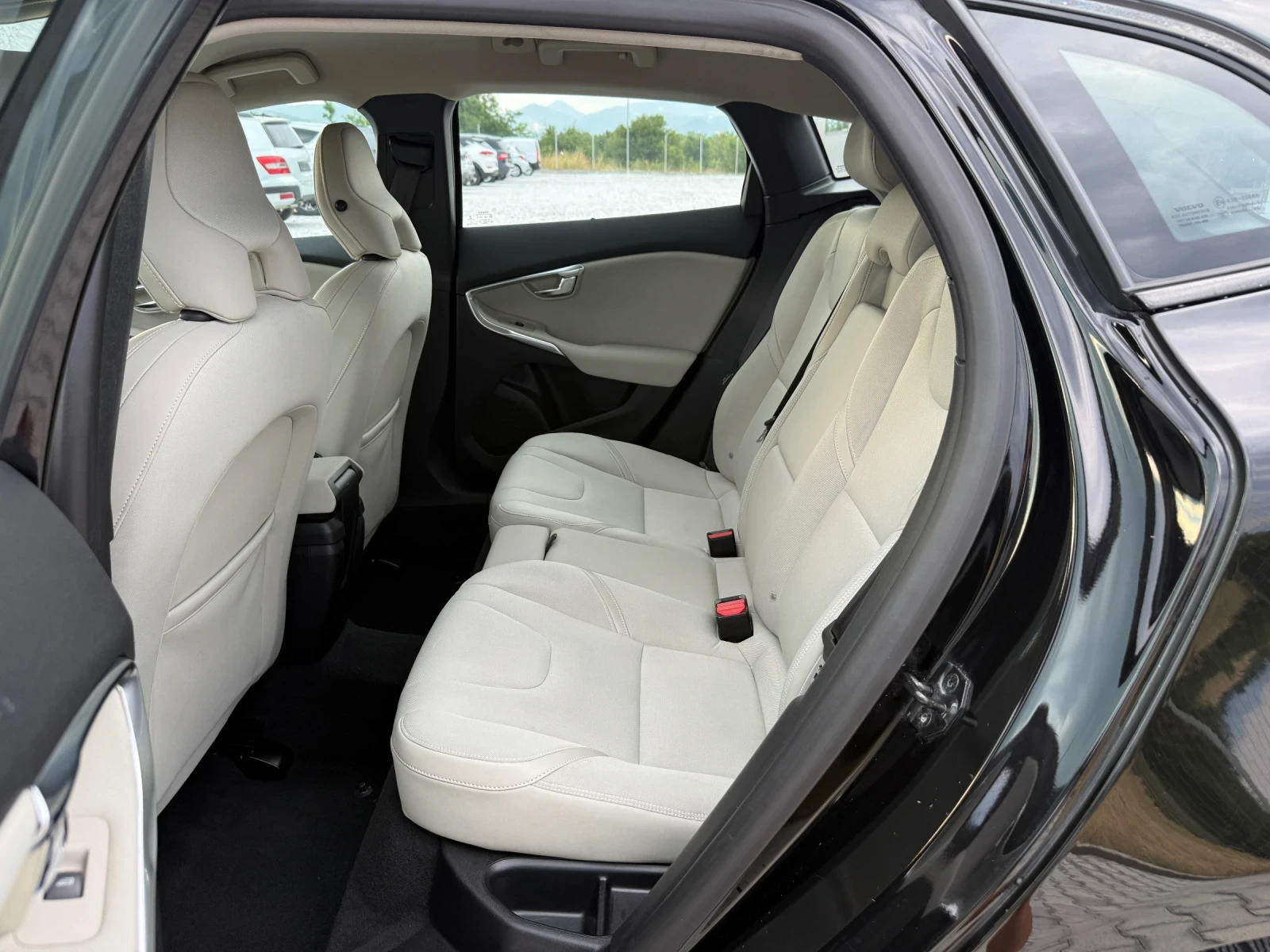 Volvo V40 Cross Country 2.0D NAVI CAMERA , снимка 12 - Автомобили и джипове - 55017153