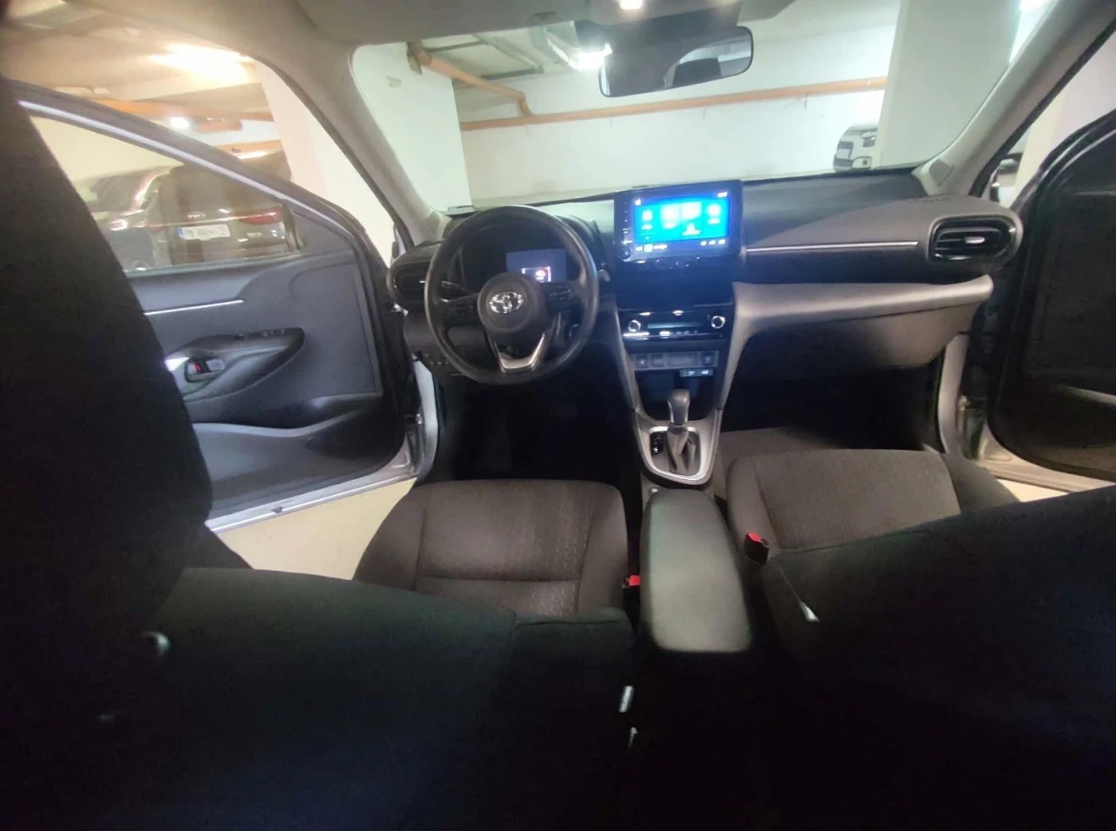 Toyota Yaris Cross Hybrid 1.5 на 1235 км, снимка 12 - Автомобили и джипове - 56249477