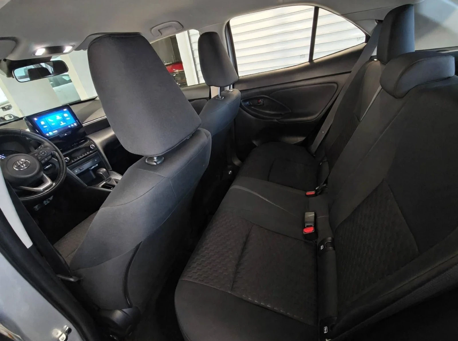 Toyota Yaris Cross Hybrid 1.5 на 1235 км, снимка 10 - Автомобили и джипове - 56249477