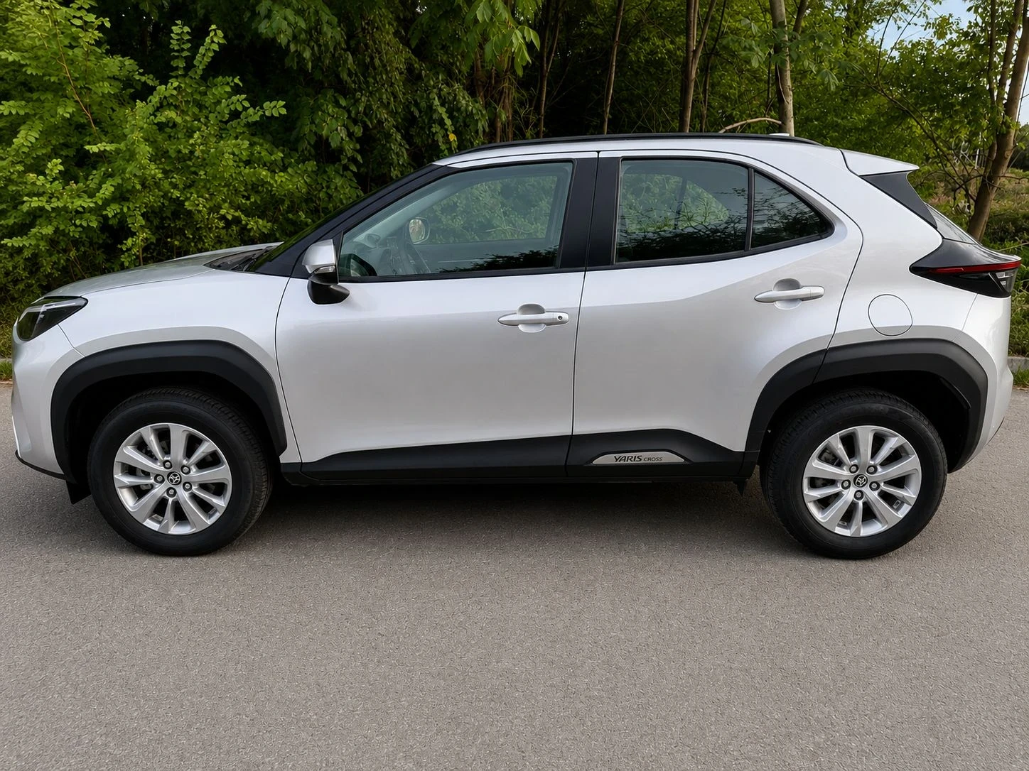 Toyota Yaris Cross Hybrid 1.5 на 1235 км, снимка 4 - Автомобили и джипове - 55840112