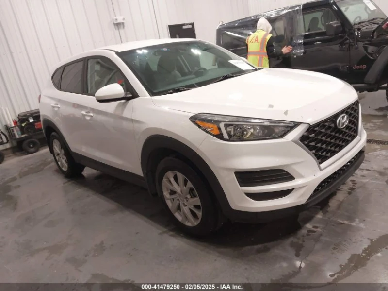 Hyundai Tucson 2.0L I-4 DI, DOHC, VVT, 161HP Front Wheel Drive, снимка 1 - Автомобили и джипове - 49497934