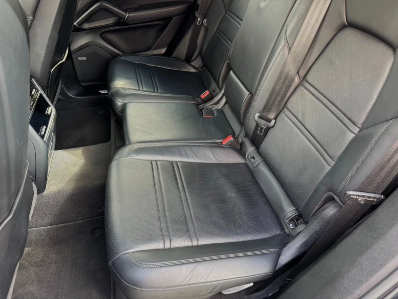 Porsche Cayenne Coupe / Sport Chrono / Pano / Bose , снимка 13 - Автомобили и джипове - 51880152