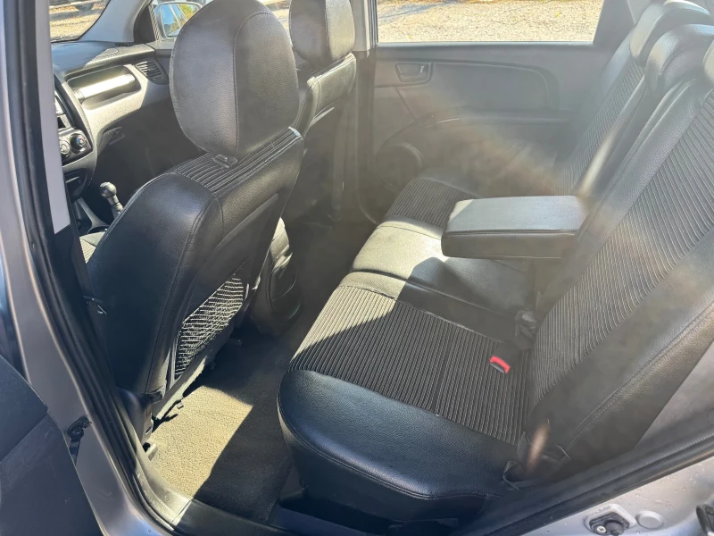 Kia Sportage 2.0i бензин клима, снимка 10 - Автомобили и джипове - 52224828