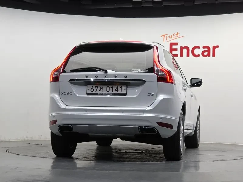 Volvo XC60 D3, снимка 3 - Автомобили и джипове - 56356347