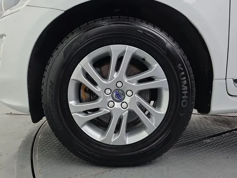 Volvo XC60 D3, снимка 4 - Автомобили и джипове - 56356347