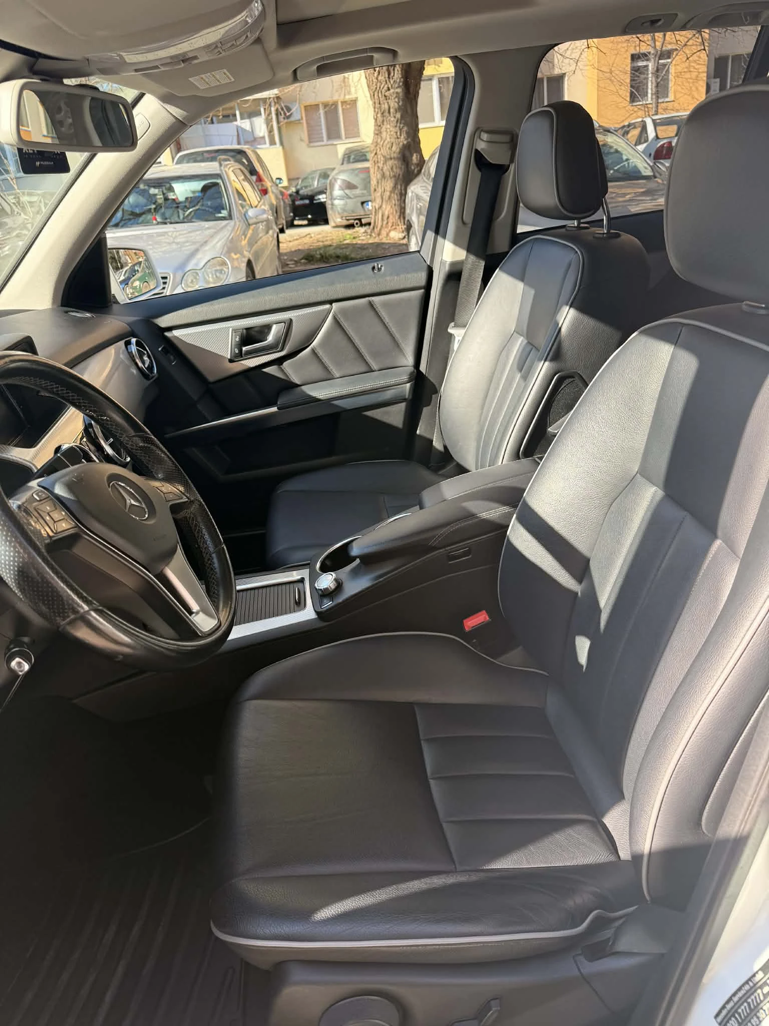 Mercedes-Benz GLK 4Matic/Sport-Paket (AMG)/Pano/Euro5, снимка 11 - Автомобили и джипове - 53747181