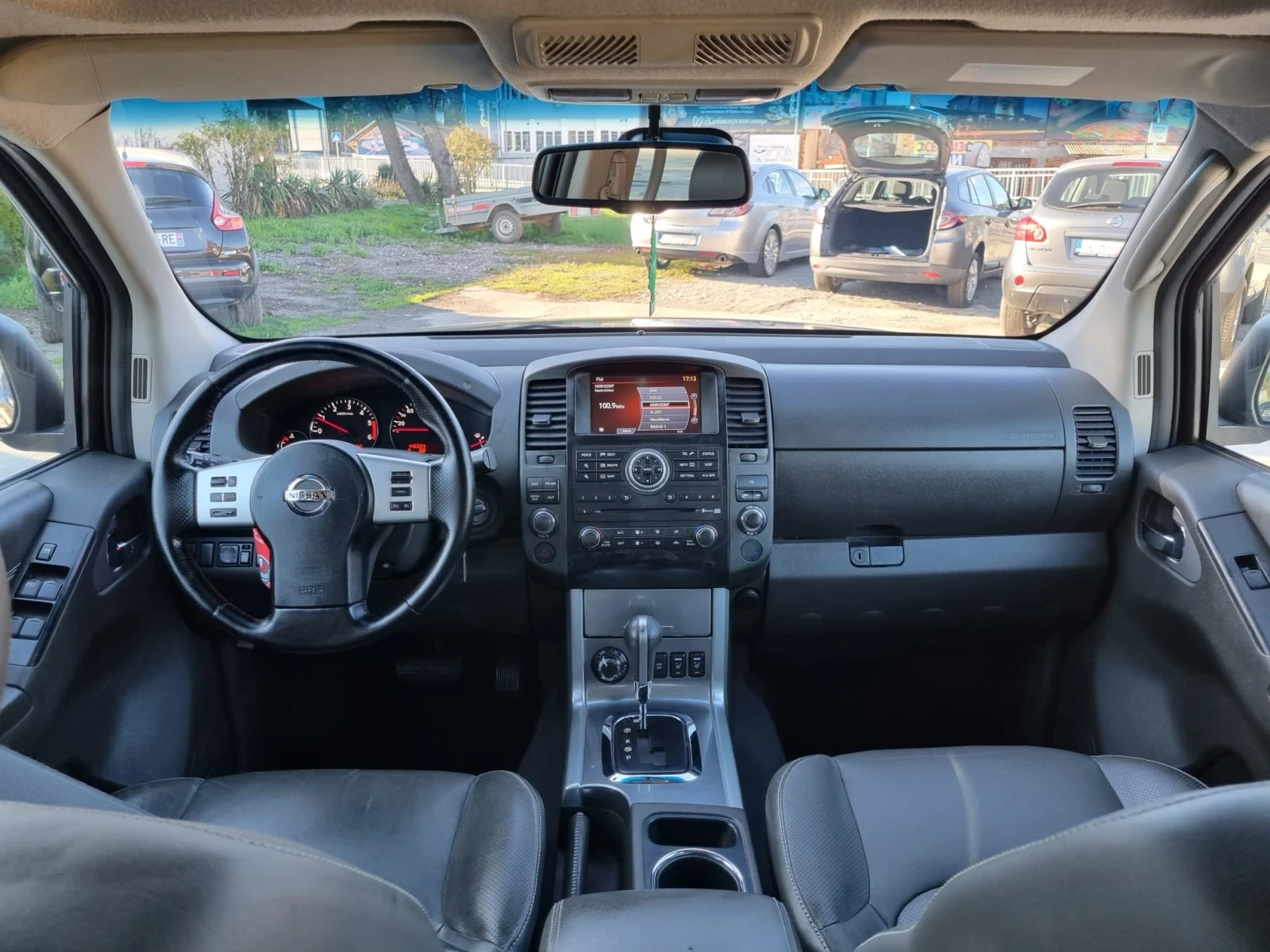 Nissan Navara 3.0D 4x4 ШВЕЙЦАРИЯ, снимка 9 - Автомобили и джипове - 54199504