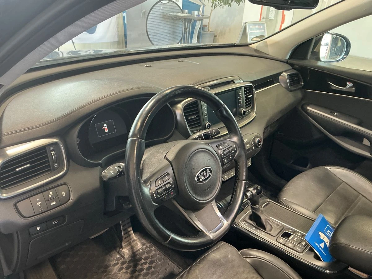 Kia Sorento 2.2CRDI* 4x4* Platinum* Infinity* Обдухване* Пано, снимка 8 - Автомобили и джипове - 54421393