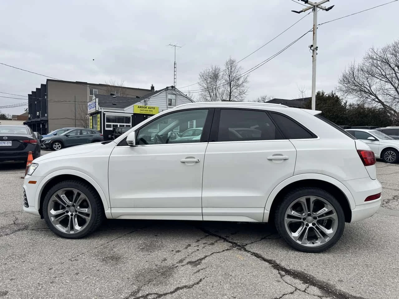 Audi Q3 * Progressiv * CARFAX * БЕЗ ПЪРВОНАЧАЛНА ВНОСКА, снимка 2 - Автомобили и джипове - 54726321