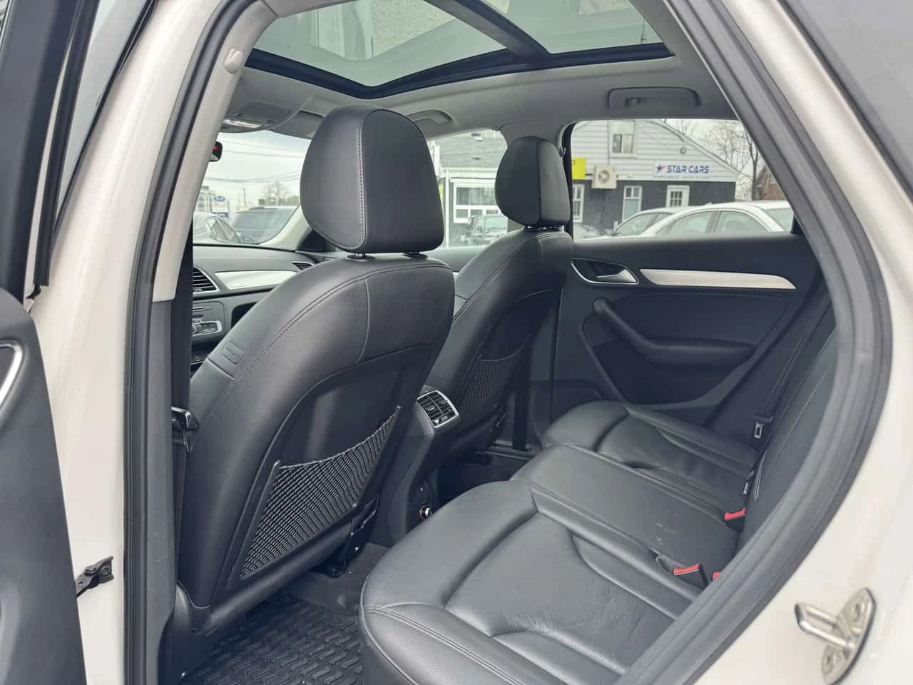 Audi Q3 * Progressiv * CARFAX * БЕЗ ПЪРВОНАЧАЛНА ВНОСКА, снимка 9 - Автомобили и джипове - 54726321
