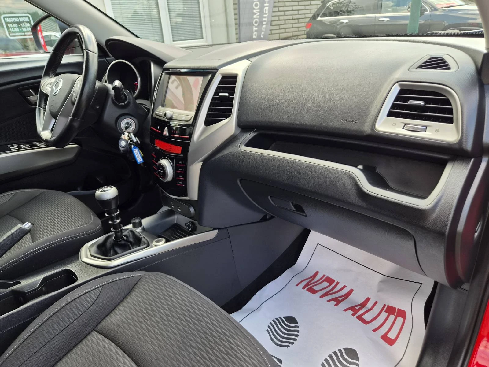 SsangYong Tivoli 1.6D-115кс-10.2018г-155000км-СУПЕР СЪСТОЯНИЕ, снимка 11 - Автомобили и джипове - 55071463