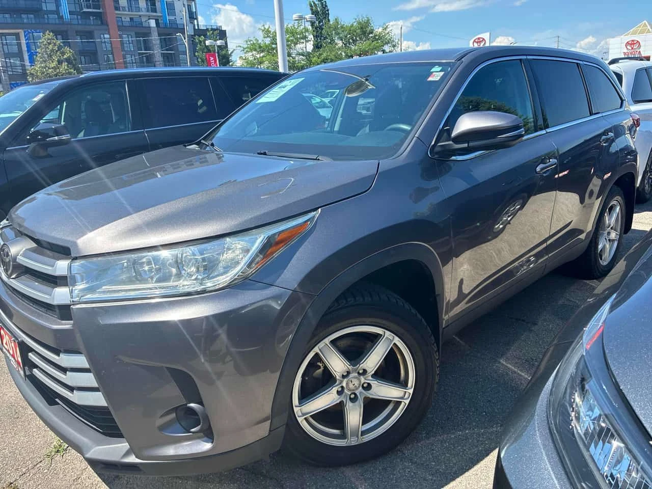 Toyota Highlander LE/CARFAX/КЛИП/ВТОРИ ЧИФТ ГУМИ И ДЖАНТИ/7 МЕСТА , снимка 2 - Автомобили и джипове - 55418045