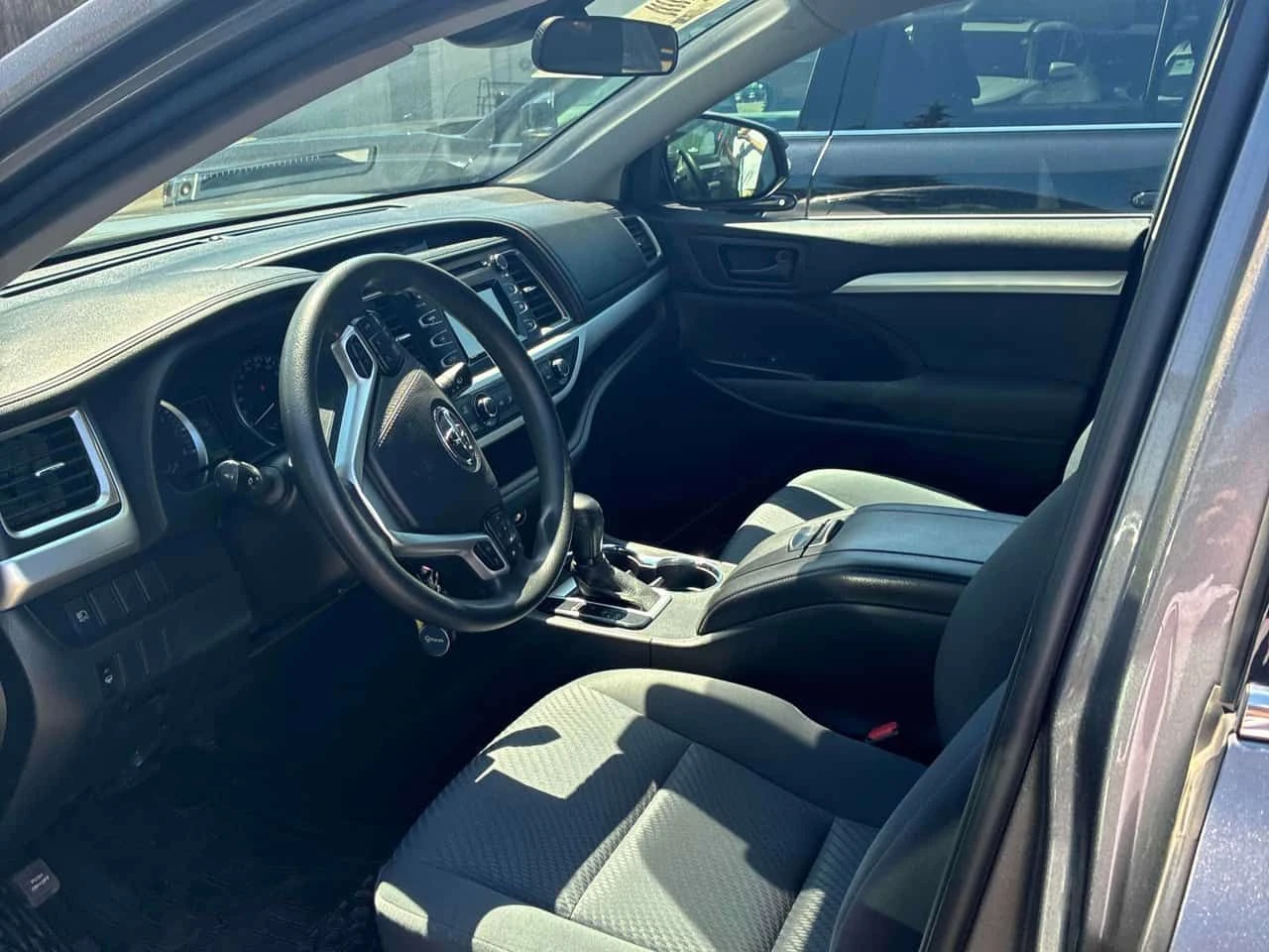 Toyota Highlander LE/CARFAX/КЛИП/ВТОРИ ЧИФТ ГУМИ И ДЖАНТИ/7 МЕСТА , снимка 5 - Автомобили и джипове - 55418045