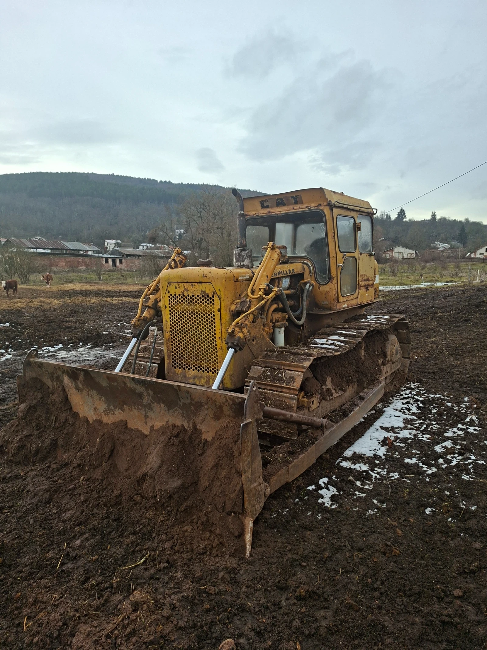 Булдозер Cat D4d