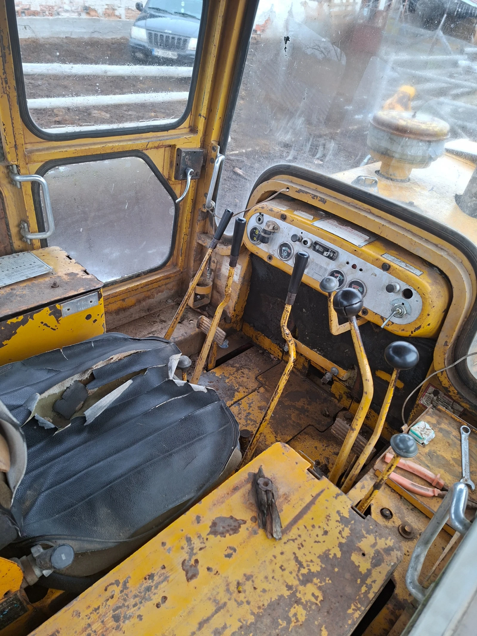 Булдозер Cat D4d, снимка 3 - Индустриална техника - 53951796