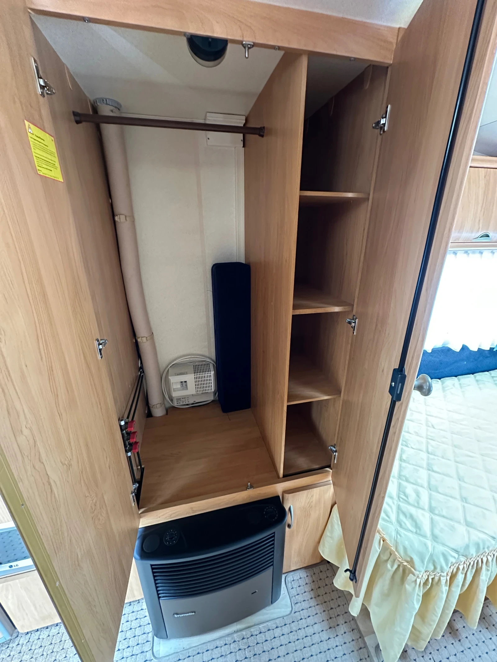 Каравана Hobby Excellent easy 580, снимка 10 - Каравани и кемпери - 54014432